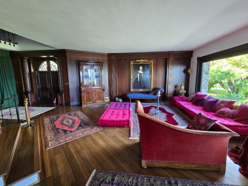 Villa Esclusiva e Prestigiosa Con Giardino, Piscina e Vista Mare Mozzafiato Montepaone