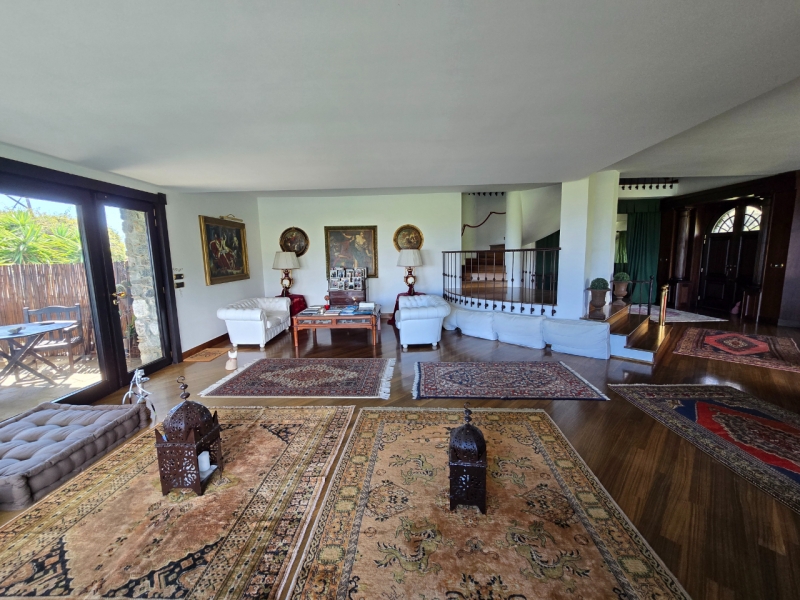 Villa Esclusiva e Prestigiosa Con Giardino, Piscina e Vista Mare Mozzafiato Montepaone