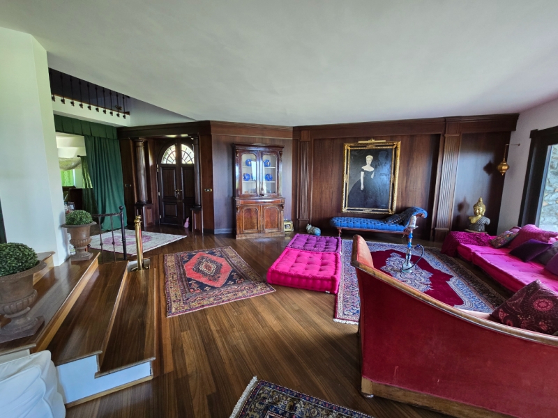 Villa Esclusiva e Prestigiosa Con Giardino, Piscina e Vista Mare Mozzafiato Montepaone