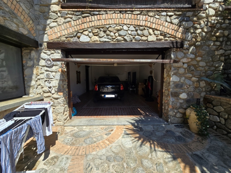 Villa Esclusiva e Prestigiosa Con Giardino, Piscina e Vista Mare Mozzafiato Montepaone