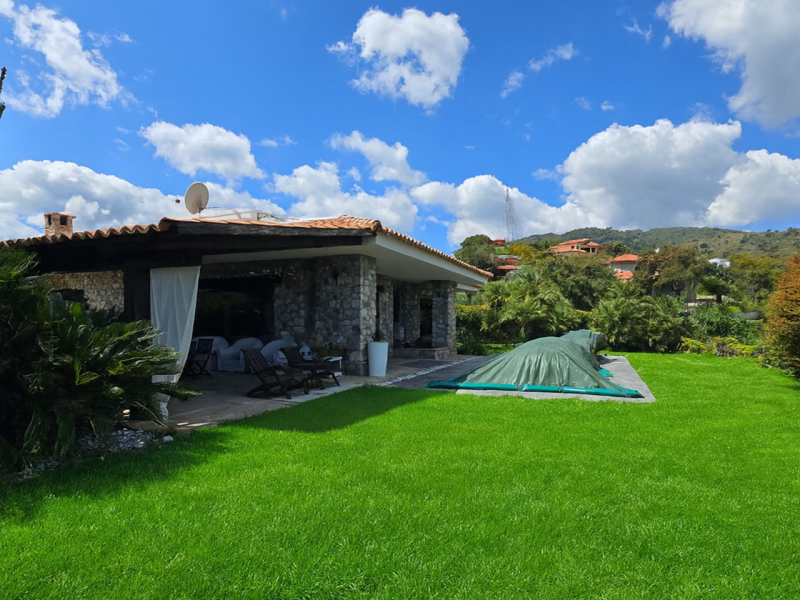 Villa Esclusiva e Prestigiosa Con Giardino, Piscina e Vista Mare Mozzafiato Montepaone