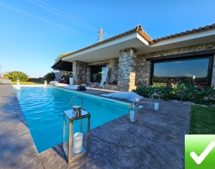 Villa Esclusiva e Prestigiosa Con Giardino, Piscina e Vista Mare Mozzafiato Montepaone