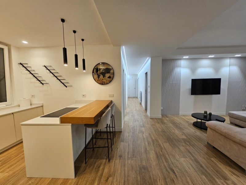 Prestigioso Appartamento Arredato Centro