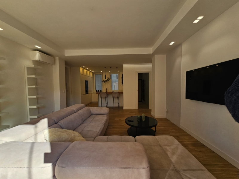 Prestigioso Appartamento Arredato Centro