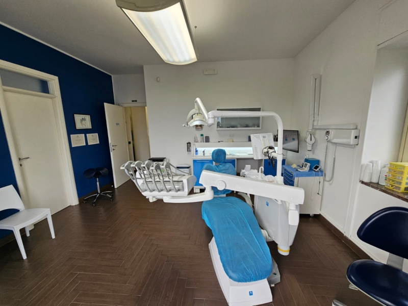 Attività Di Studio Medico Avviata Con Arredi e Attrezzature Messina