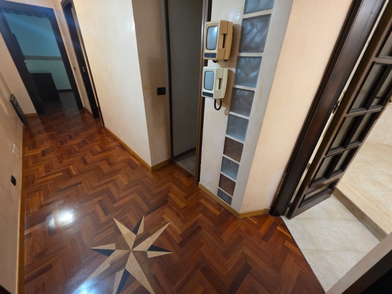 Appartamento Ristrutturato Arredato Con Posto Auto Sbarre 