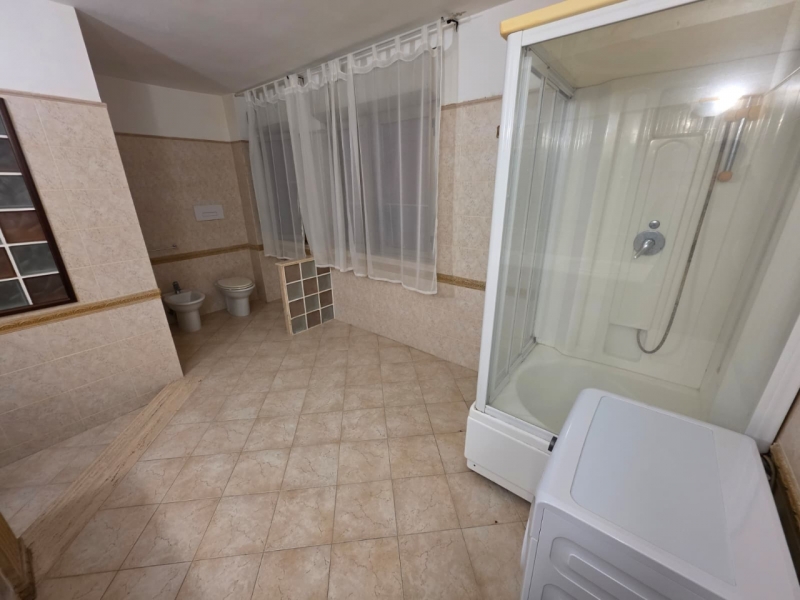 Appartamento Ristrutturato Arredato Con Posto Auto Sbarre 