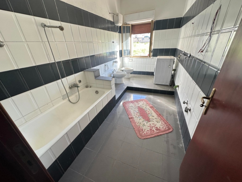 Appartamento + Cortile 30 Mq + Posto Auto Campo Calabro