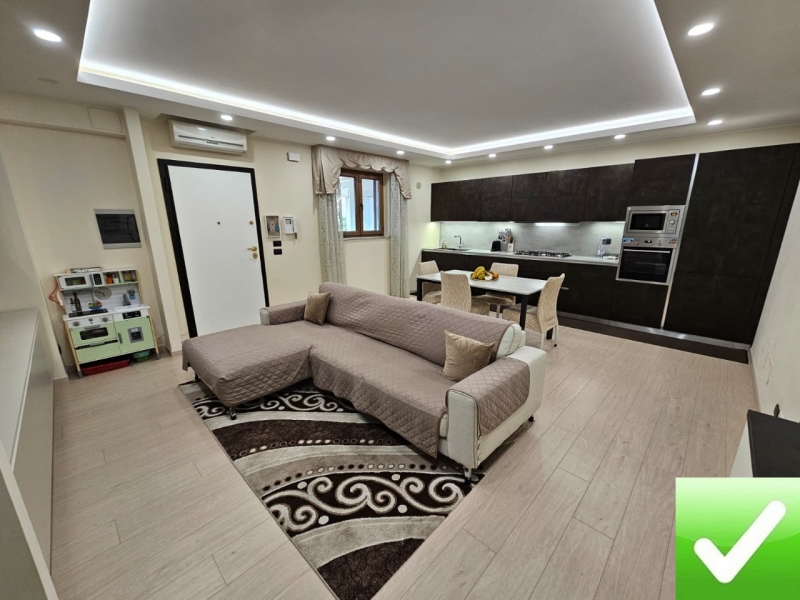 Semi Indipendente Recente Costruzione Con Giardino Gallina