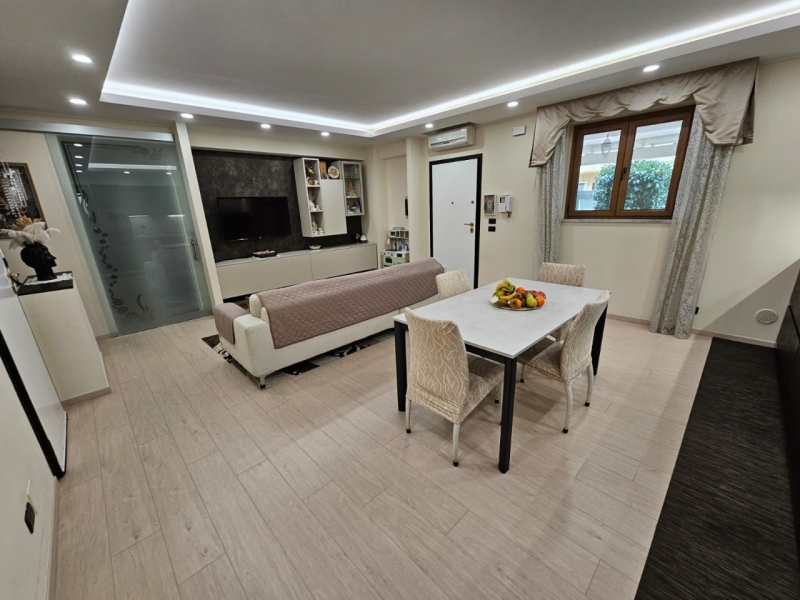 Semi Indipendente Recente Costruzione Con Giardino Gallina