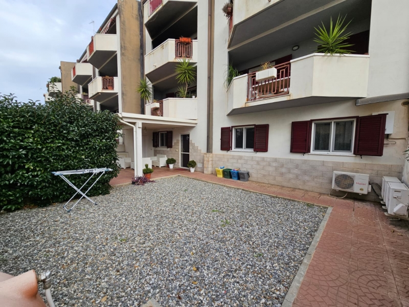 Semi Indipendente Recente Costruzione Con Giardino Gallina