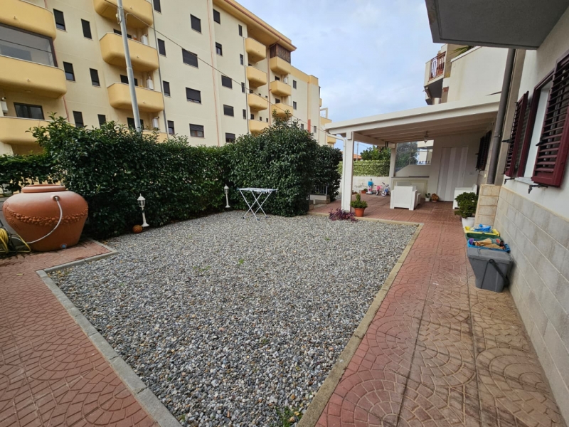 Semi Indipendente Recente Costruzione Con Giardino Gallina