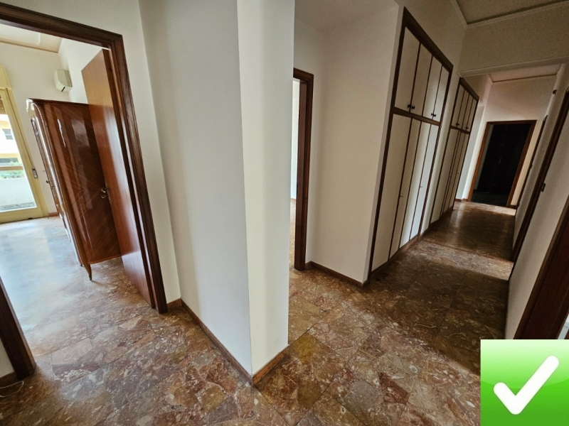 Ampio Appartamento Con Posto Auto Parco Luna Pressi Omeca