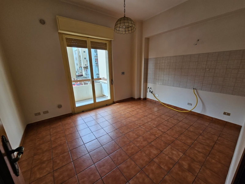 Ampio Appartamento Con Posto Auto Parco Luna Pressi Omeca