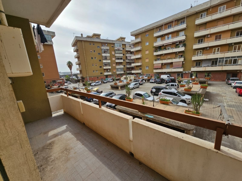 Ampio Appartamento Con Posto Auto Parco Luna Pressi Omeca