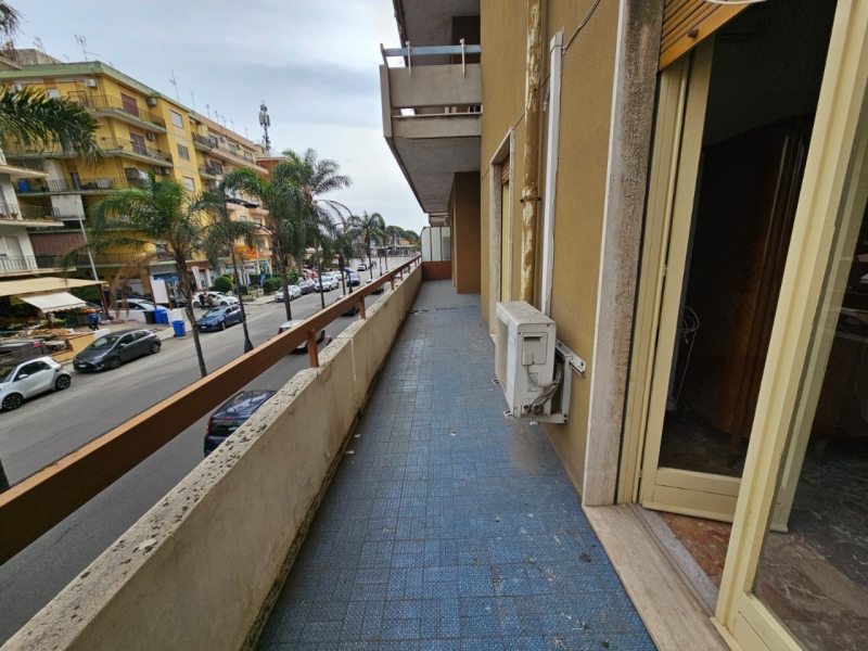 Ampio Appartamento Con Posto Auto Parco Luna Pressi Omeca