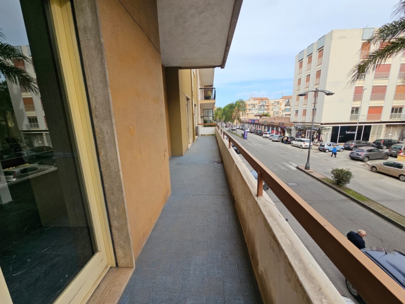 Ampio Appartamento Con Posto Auto Parco Luna Pressi Omeca