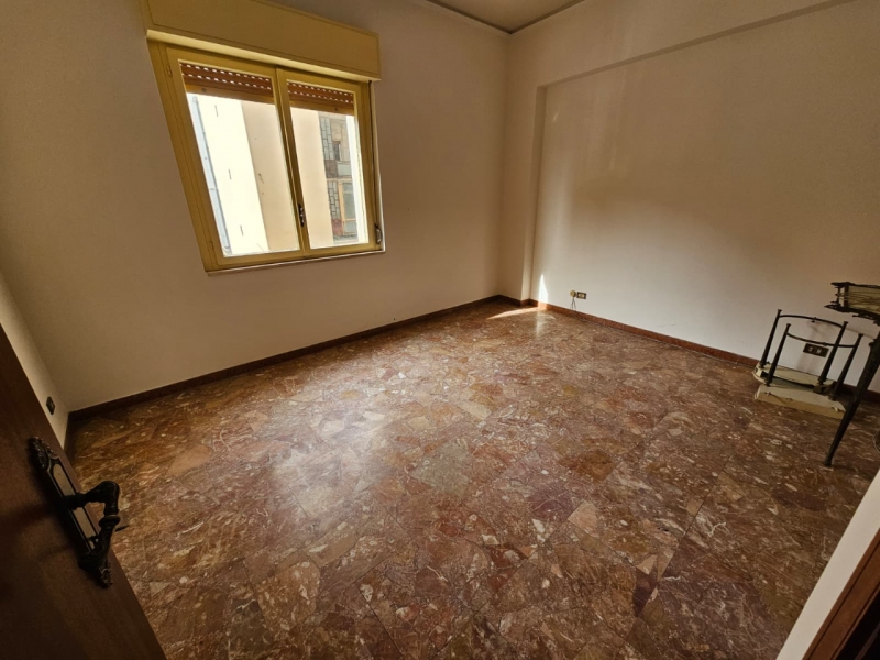 Ampio Appartamento Con Posto Auto Parco Luna Pressi Omeca