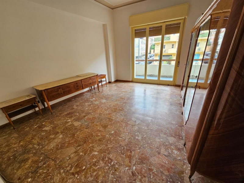 Ampio Appartamento Con Posto Auto Parco Luna Pressi Omeca