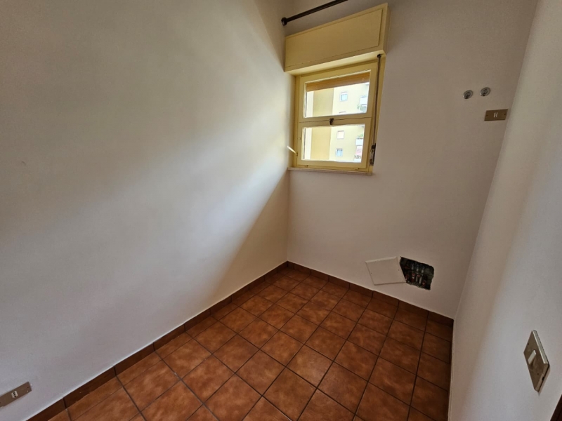 Ampio Appartamento Con Posto Auto Parco Luna Pressi Omeca