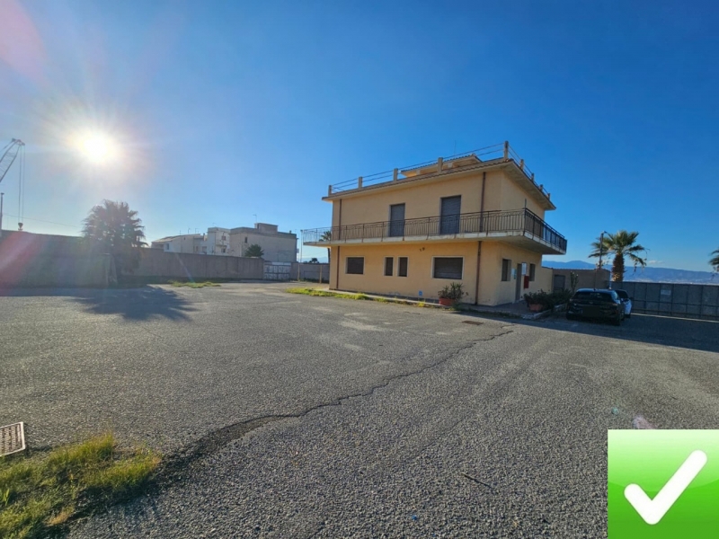  Fabbricati Con Terreno e Piazzale Di 6000 Mq Fronte Mare Pellaro