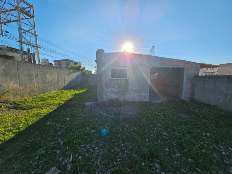  Fabbricati Con Terreno e Piazzale Di 6000 Mq Fronte Mare Pellaro