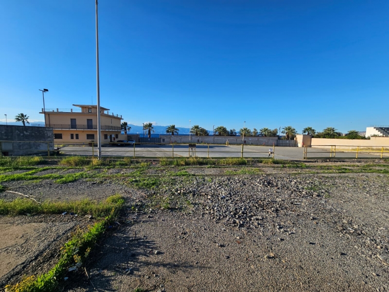  Fabbricati Con Terreno e Piazzale Di 6000 Mq Fronte Mare Pellaro