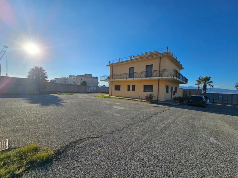  Fabbricati Con Terreno e Piazzale Di 6000 Mq Fronte Mare Pellaro