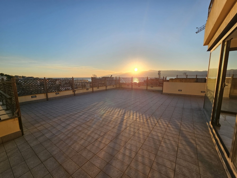 Prestigioso Attico Di Recente Costruzione Panoramico + Terrazzo + Garage + Posto Auto Villa San Giovanni