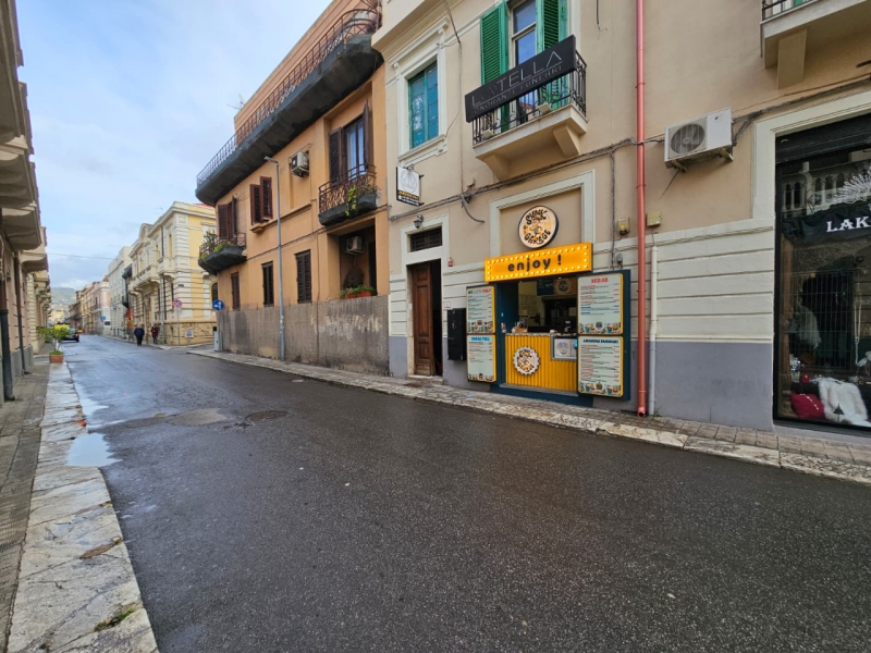 Locale Commerciale + Attività Ben Avviata Centro