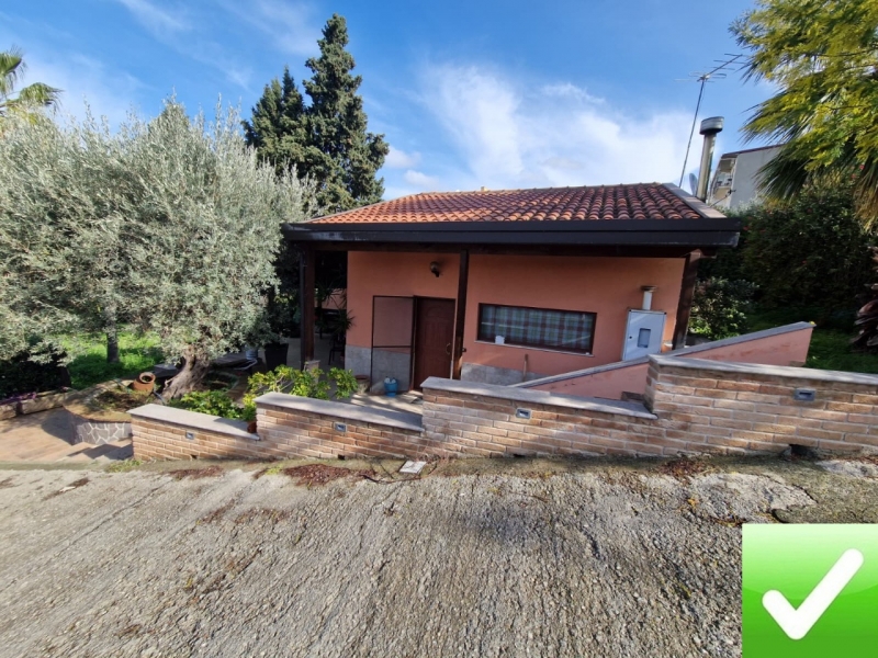 Villetta Arredata Con Veranda e Giardino Gallina