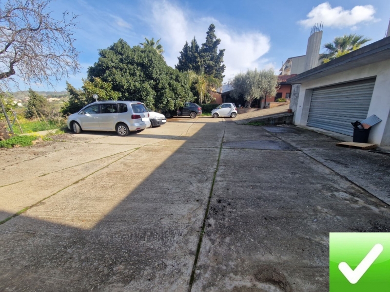 Locale Deposito/Garage Con Piazzale Gallina