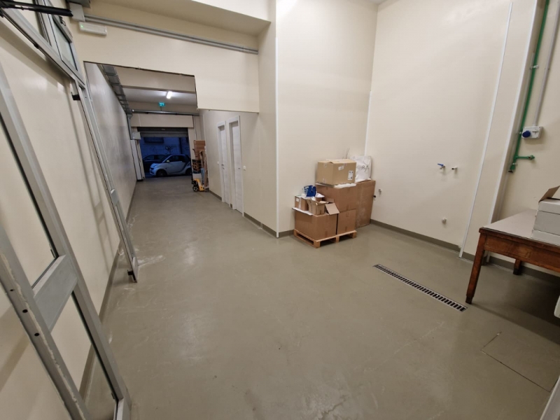 Laboratorio Ristrutturato Via Vico Furnari 160 Mq