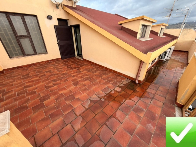 Mansarda Ristrutturata 85 Mq Con Terrazzo Panoramico Centro