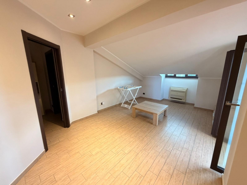 Mansarda Ristrutturata 85 Mq Con Terrazzo Panoramico Centro