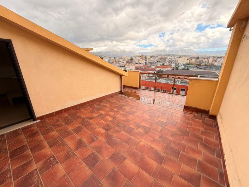 Mansarda Ristrutturata 85 Mq Con Terrazzo Panoramico Centro