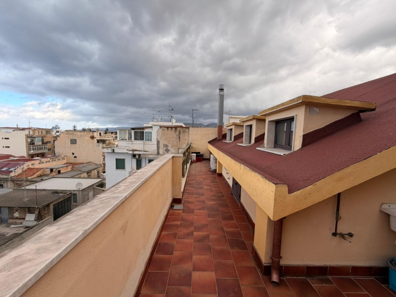 Mansarda Ristrutturata 85 Mq Con Terrazzo Panoramico Centro