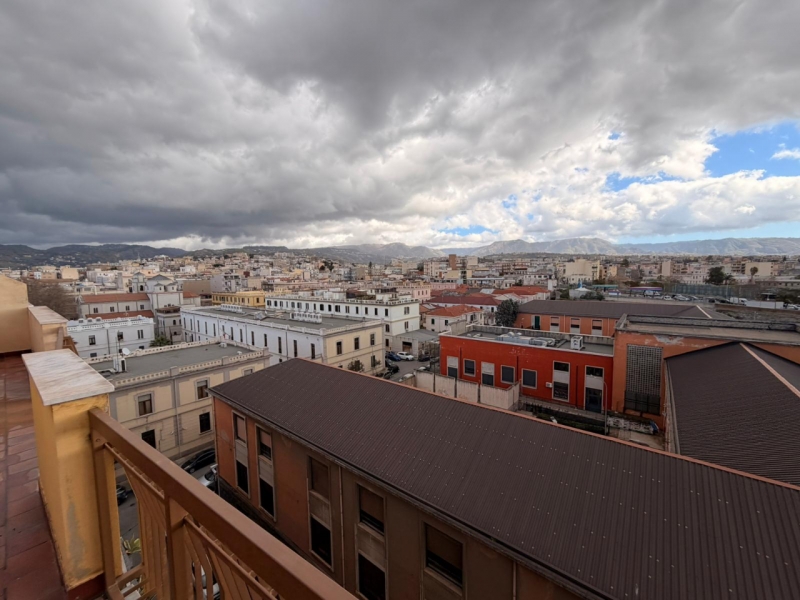 Mansarda Ristrutturata 85 Mq Con Terrazzo Panoramico Centro