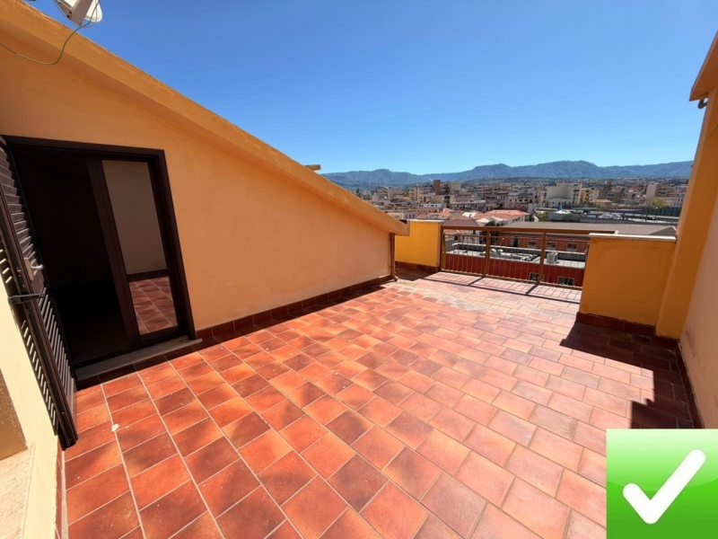 Mansarda Ristrutturata 85 Mq Con Terrazzo Panoramico Centro