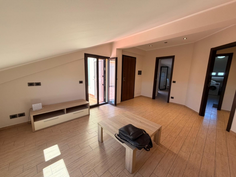 Mansarda Ristrutturata 85 Mq Con Terrazzo Panoramico Centro