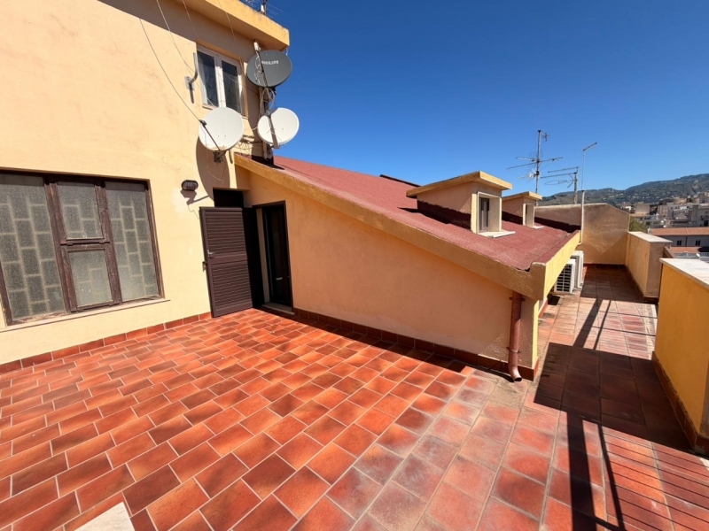 Mansarda Ristrutturata 85 Mq Con Terrazzo Panoramico Centro
