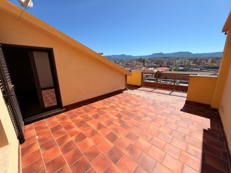 Mansarda Ristrutturata 85 Mq Con Terrazzo Panoramico Centro