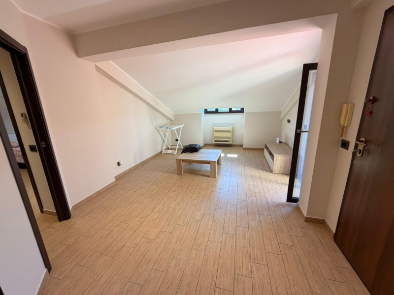 Mansarda Ristrutturata 85 Mq Con Terrazzo Panoramico Centro