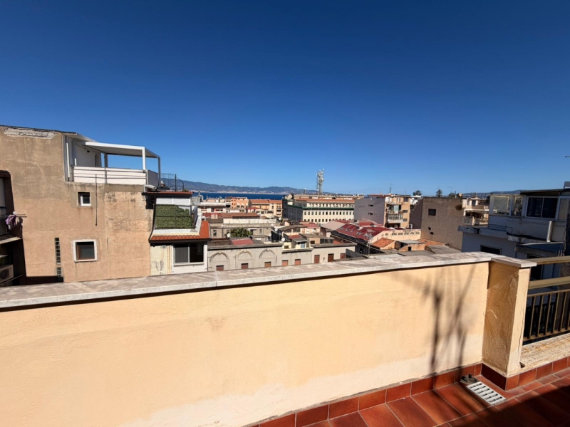Mansarda Ristrutturata 85 Mq Con Terrazzo Panoramico Centro