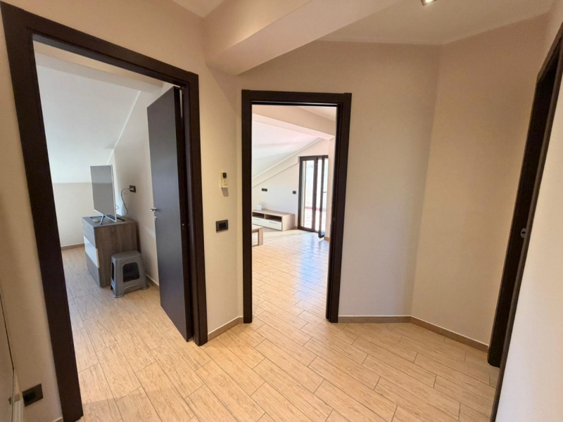 Mansarda Ristrutturata 85 Mq Con Terrazzo Panoramico Centro