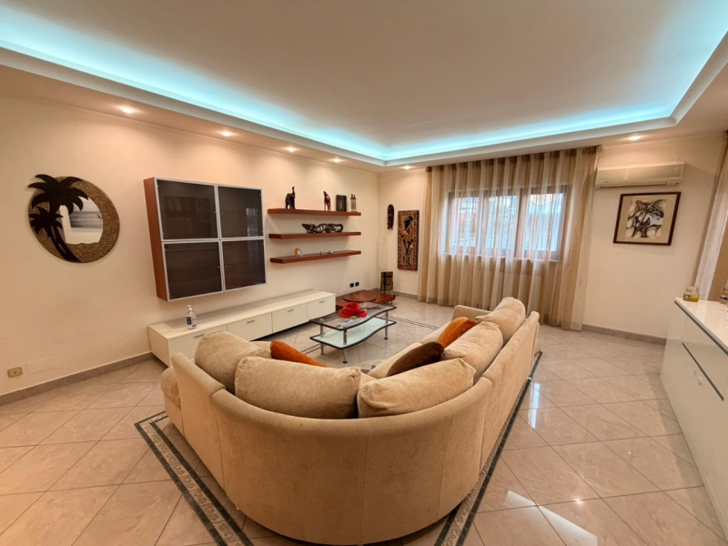 Ampio Appartamento Con Posto Auto Vico Ferruccio