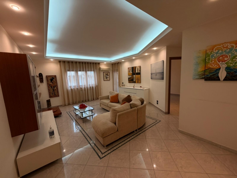 Ampio Appartamento Con Posto Auto Vico Ferruccio