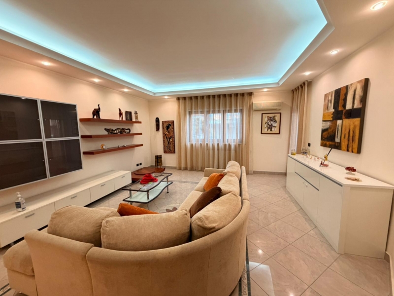 Ampio Appartamento Con Posto Auto Vico Ferruccio