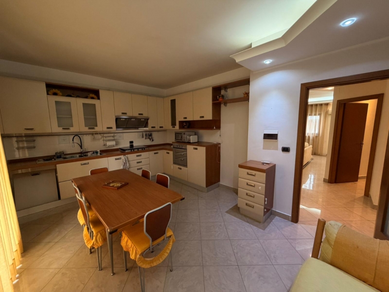 Ampio Appartamento Con Posto Auto Vico Ferruccio