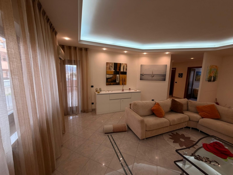 Ampio Appartamento Con Posto Auto Vico Ferruccio